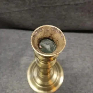 Candelabro de bronce. SIN PAREJA