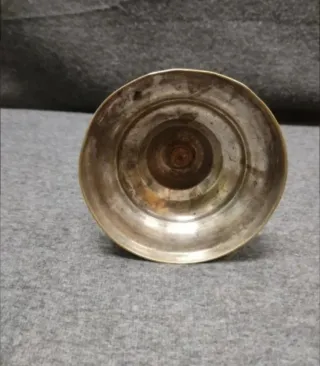 Candelabro de bronce. SIN PAREJA