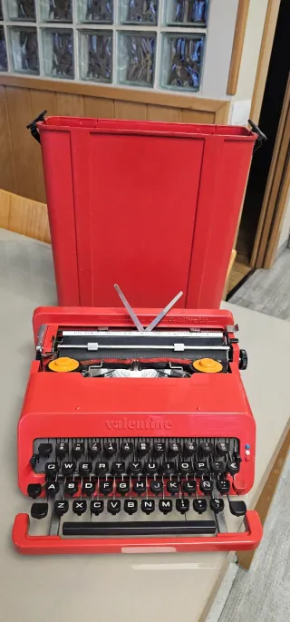 Máquina de escribir Olivetti Valentine Roja