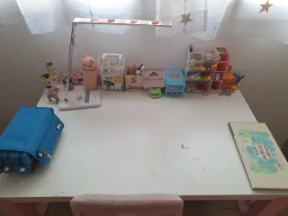 Escritorio Pahl Ikea Blanco y Rosa