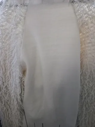 Maglione bianco lavorato a mano