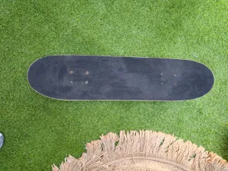 Monopatín / Skate con diseño graffiti