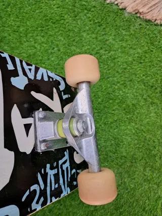 Monopatín / Skate 79x20 con diseño gráfico