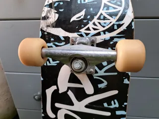 Monopatín / Skate 79x20 con diseño gráfico