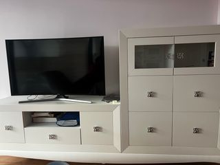 Mueble de comedor beige y blanco