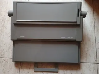 Máquina de escribir electrónica Olivetti Lettera