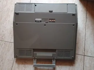 Máquina de escribir electrónica Olivetti Lettera