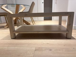 Mesa de centro de madera clara