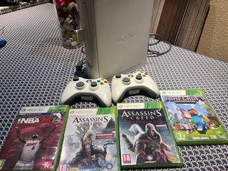 Xbox 360 Blanca + 4 Juegos