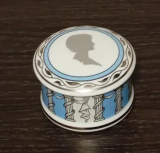 PRECIOSA CAJA DE BARATIJAS DE PORCELANA , ALTHORP