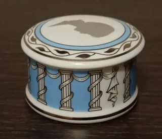 PRECIOSA CAJA DE BARATIJAS DE PORCELANA , ALTHORP