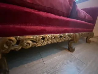 Sofá antiguo de seda rojo 3 plazas