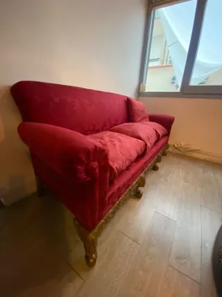 Sofá antiguo de seda rojo 3 plazas