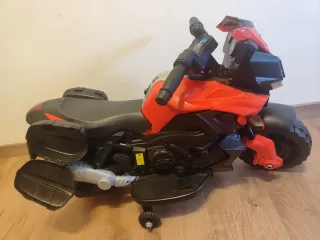 Moto a batería infantil roja