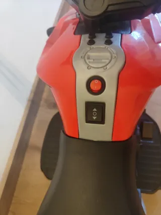 Moto a batería infantil roja