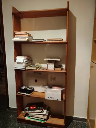 Estantería de madera