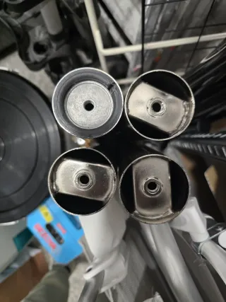 Cuatro patas para mesa de acero.