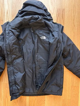Cazadora The North Face HyVent Negra