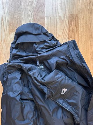 Cazadora The North Face HyVent Negra