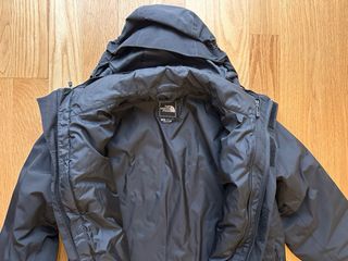 Cazadora The North Face HyVent Negra