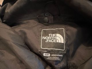 Cazadora The North Face HyVent Negra