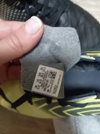 Dos pares de Zapatillas de fútbol Puma y kipsta n