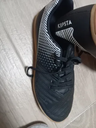 Dos pares de Zapatillas de fútbol Puma y kipsta n