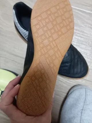 Dos pares de Zapatillas de fútbol Puma y kipsta n