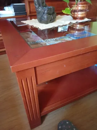 Mesa de centro de madera y cristal