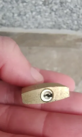 MINI CANDADO COMPACTO DE SEGURIDAD CON 4 LLAVES