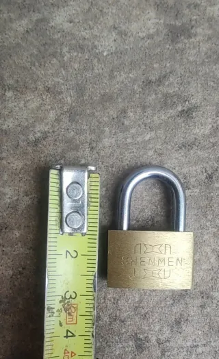 MINI CANDADO COMPACTO DE SEGURIDAD CON 4 LLAVES