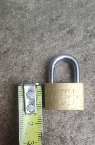 MINI CANDADO COMPACTO DE SEGURIDAD CON 4 LLAVES