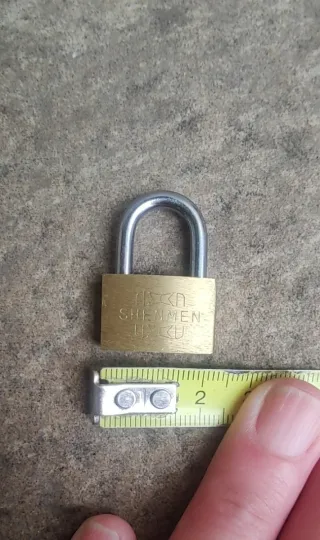 MINI CANDADO COMPACTO DE SEGURIDAD CON 4 LLAVES