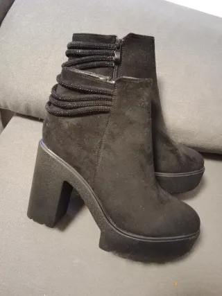 Stivali neri con tacco alto