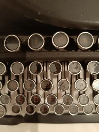 Máquina de escribir Hispano-Olivetti M40