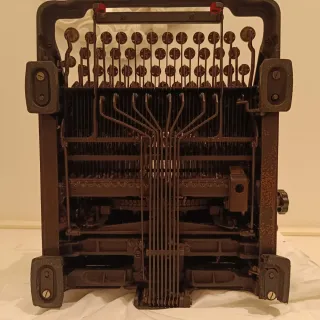 Máquina de escribir Hispano-Olivetti M40