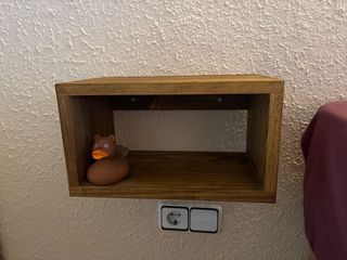 Estantería y mesitas noche madera maciza