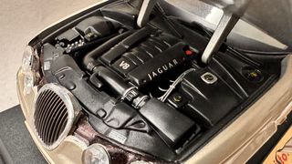 Miniatura Jaguar S-Type 1/18 Maisto