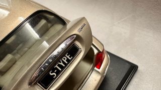 Miniatura Jaguar S-Type 1/18 Maisto