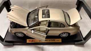 Miniatura Jaguar S-Type 1/18 Maisto