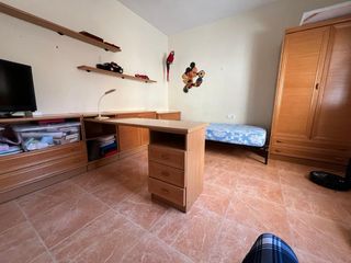 Habitación completa:  escritorios  armario