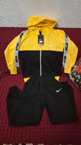 Chándal Nike niño negro y amarillo