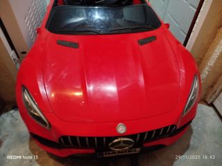 Coche infantil a batería con mando-musica