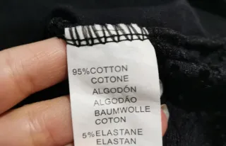 Top nero con pizzo e fiocco