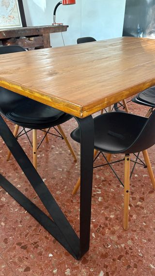 Mesa de comedor y 4 sillas