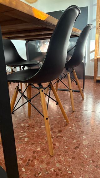 Mesa de comedor y 4 sillas