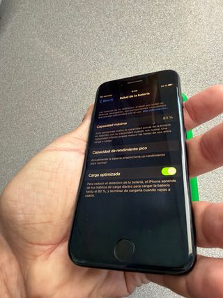 iPhone 7 32GB Nero con custodia verde