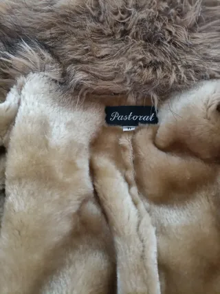 Abrigo imitación piel marrón