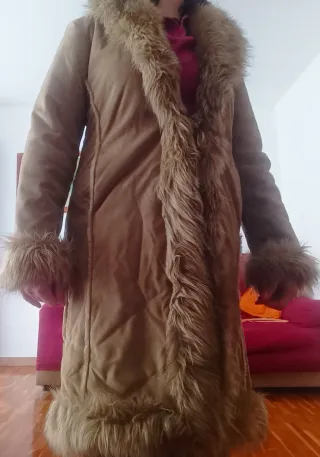 Abrigo imitación piel marrón