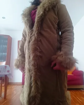 Abrigo imitación piel marrón